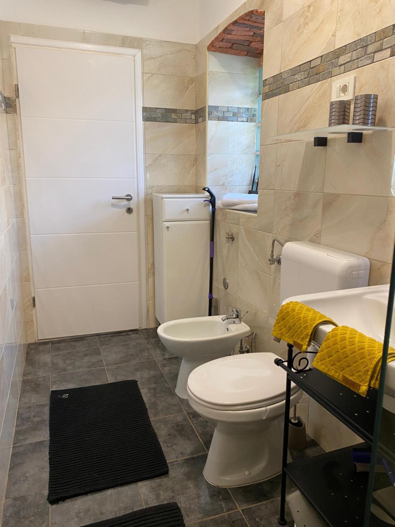 Apartman "Almond House 2" พูลา ภายนอก รูปภาพ
