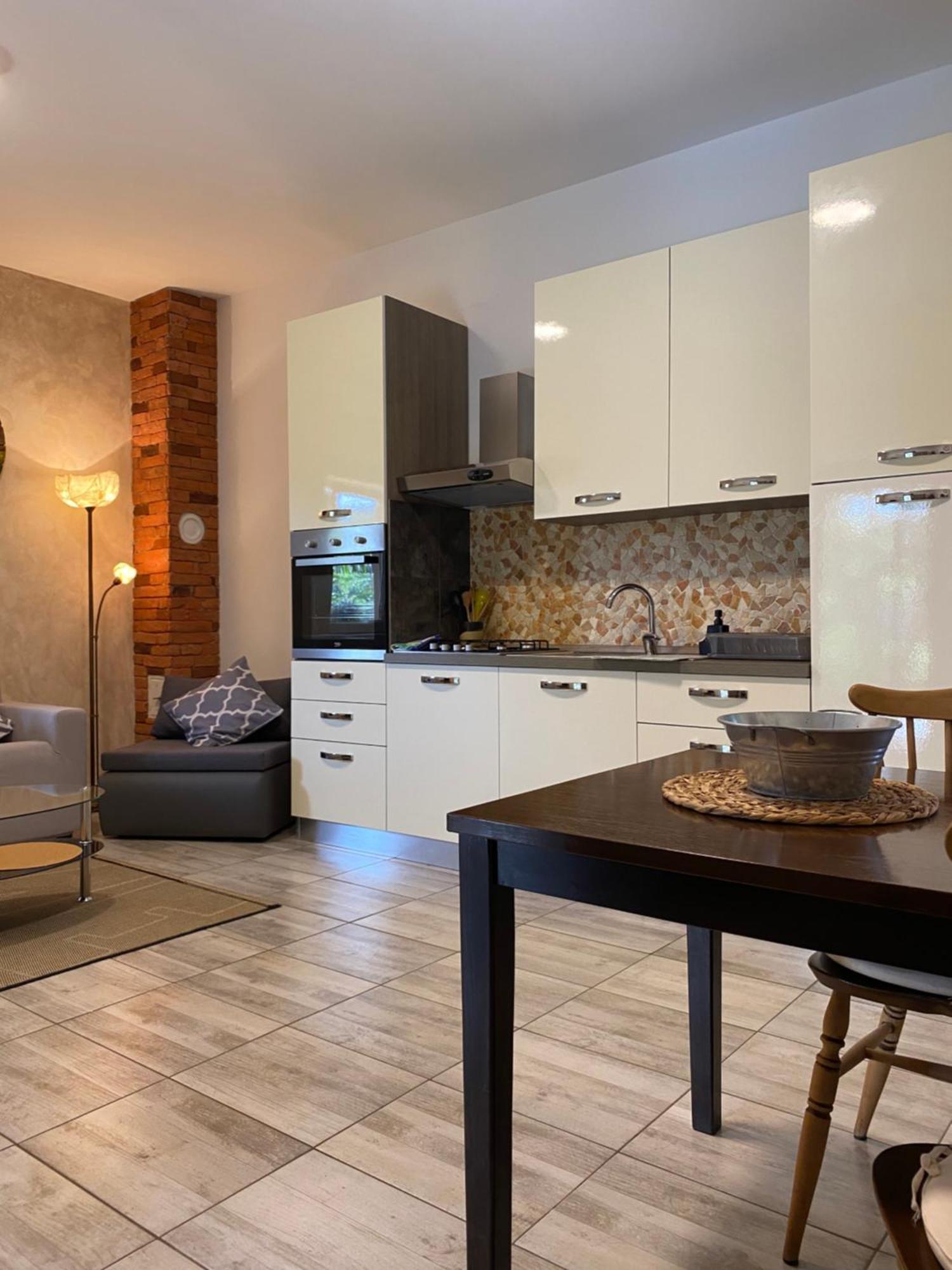 Apartman "Almond House 2" พูลา ภายนอก รูปภาพ