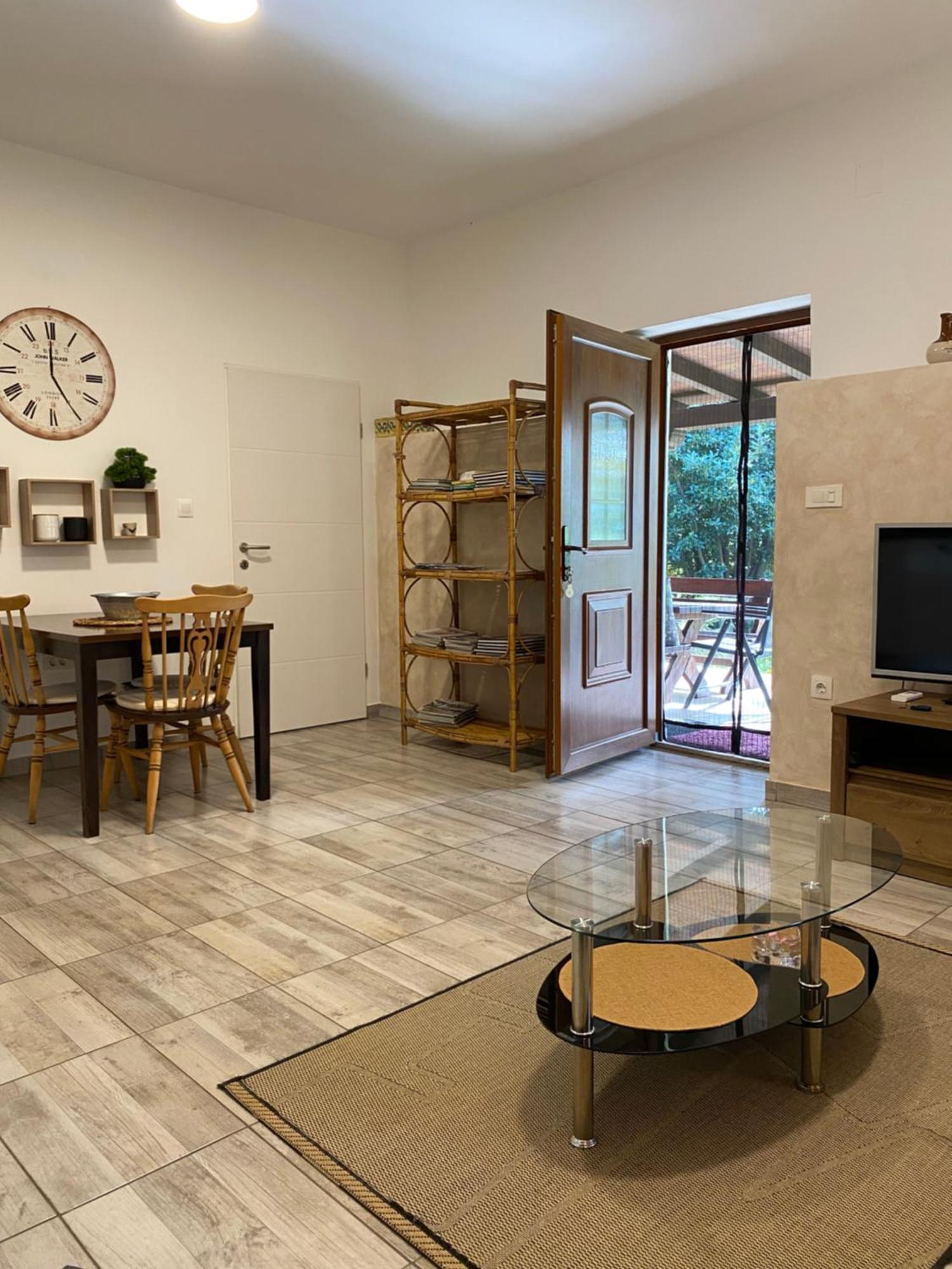 Apartman "Almond House 2" พูลา ภายนอก รูปภาพ